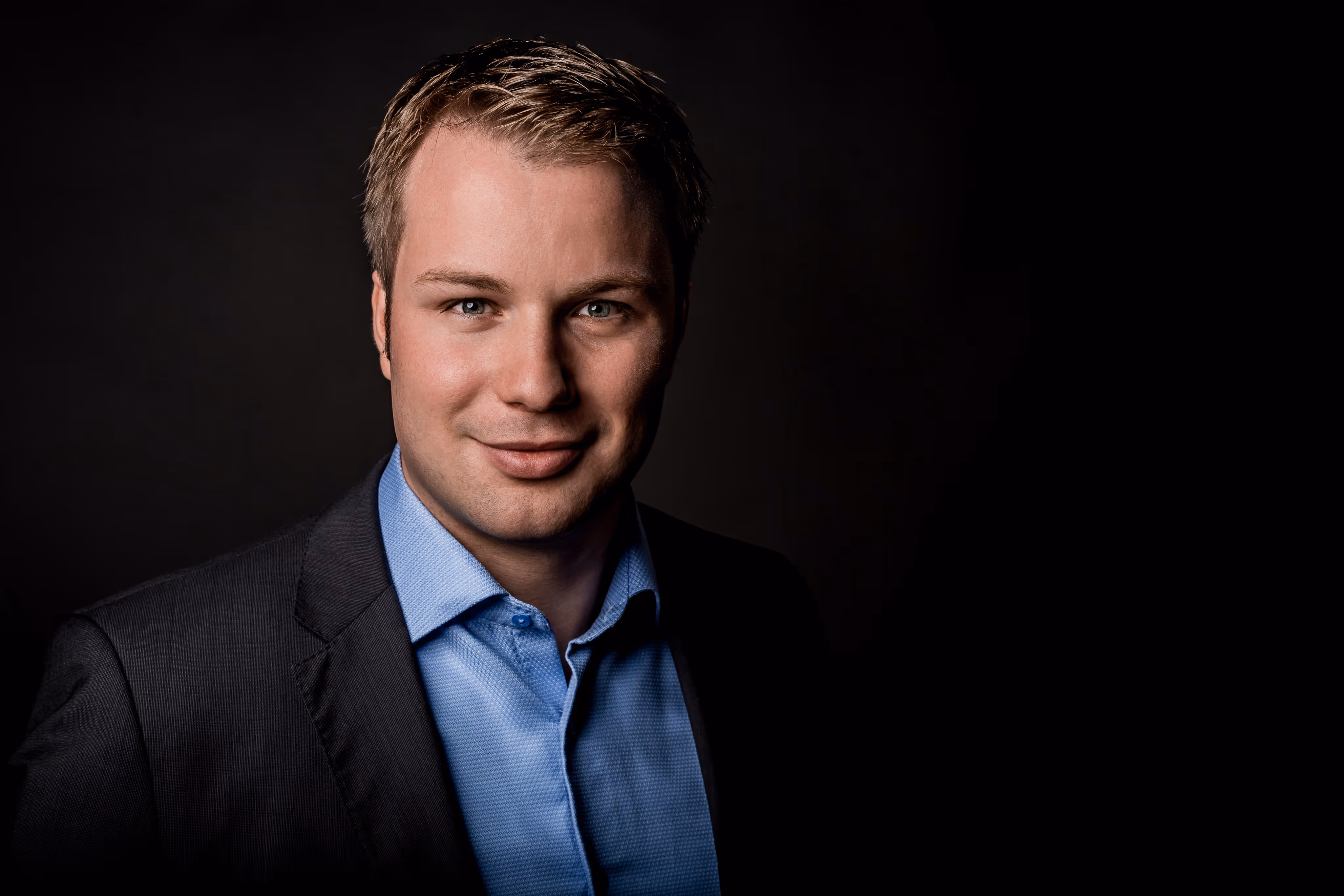 683ece53f546f1a96c86c012_Frederik Becker
